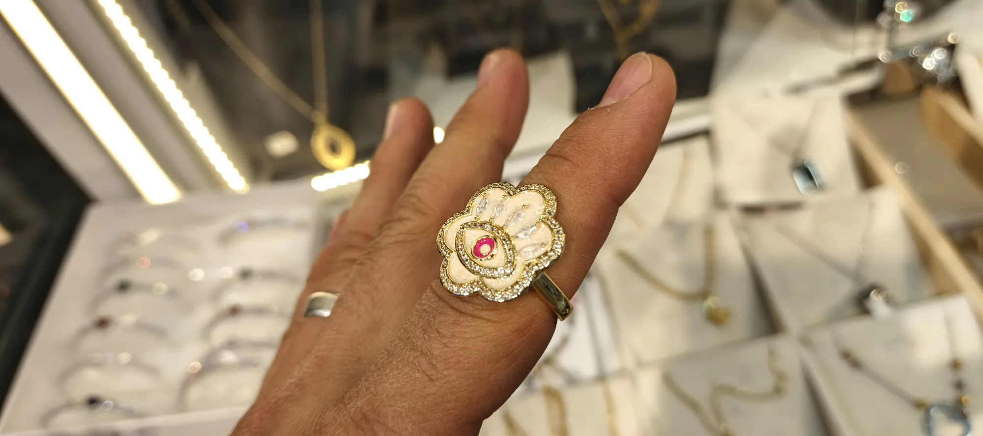 خاتم غير قابل لصدأ